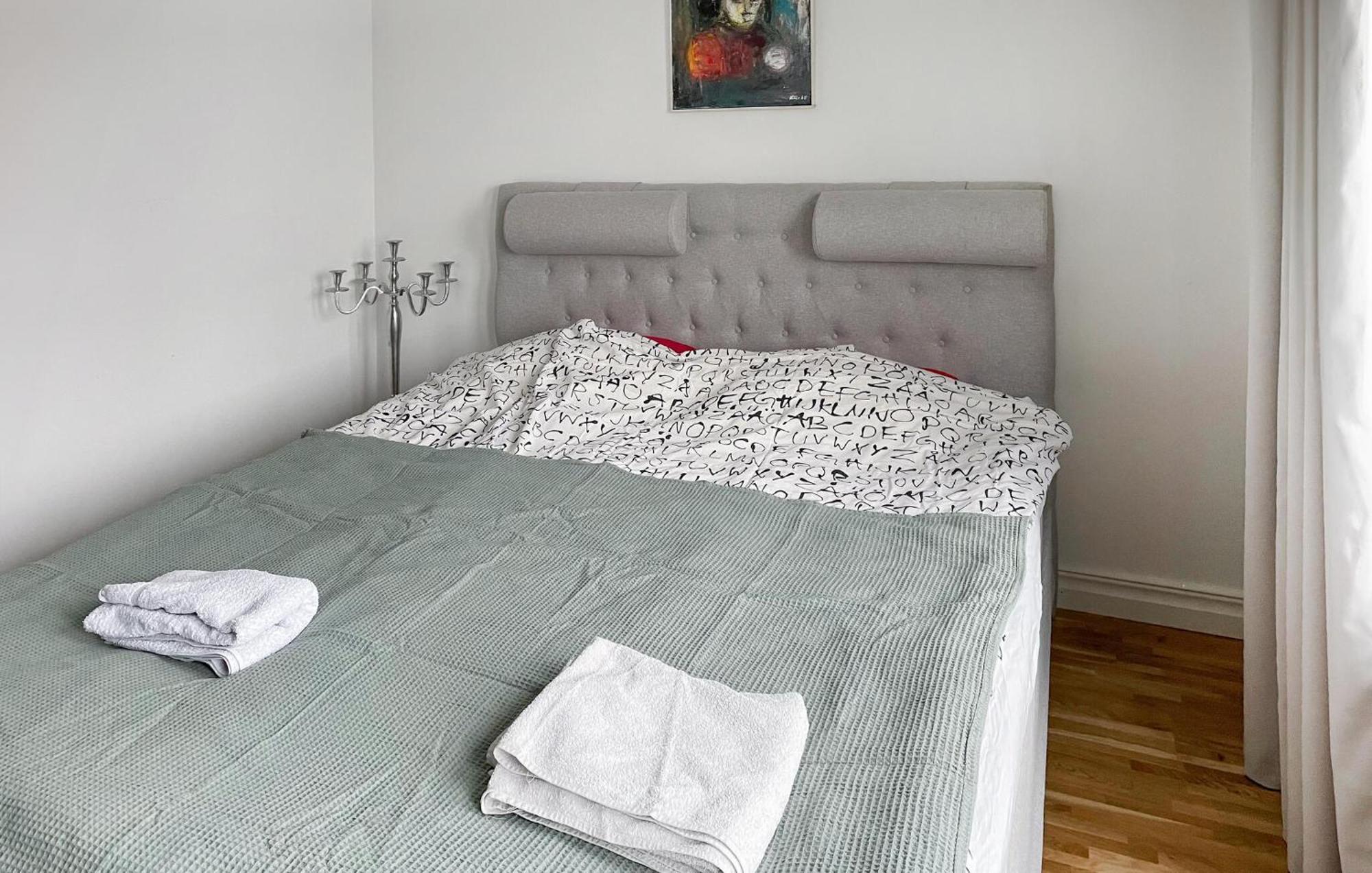 Beautiful Home In Oerebro With Kitchen Екстер'єр фото